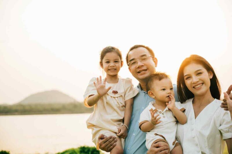 family waving 1477677888